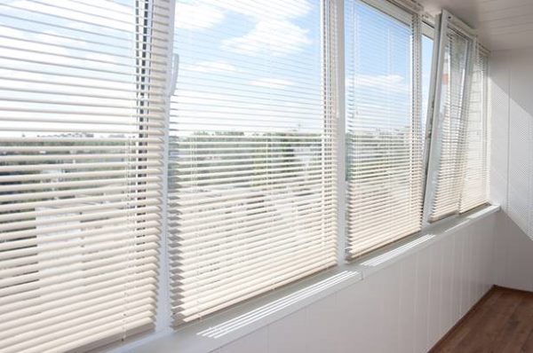 Horizontal Aluminum Blinds